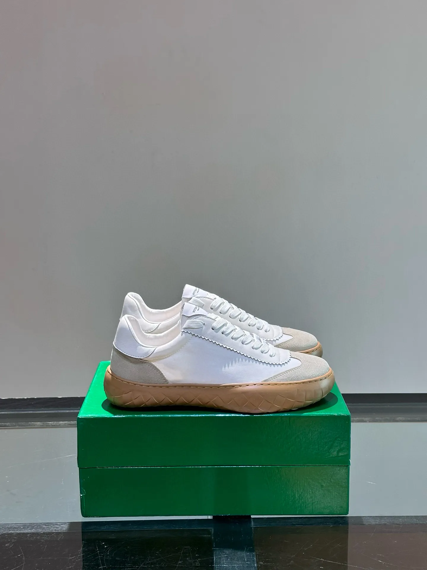 Factory price: 438💰BV/Bottega Veneta🆕New men's moral training sneakers, made of Sneaker technology nylon and suede, inspired by retro basketball shoes, a new interpretation of classic sneakers, a light, comfortable and breathable summer must-have item, the soles are made of classic woven texture, super recognizable, nylon suede stitching, full of texture! Size: 38-44, (45 customized)